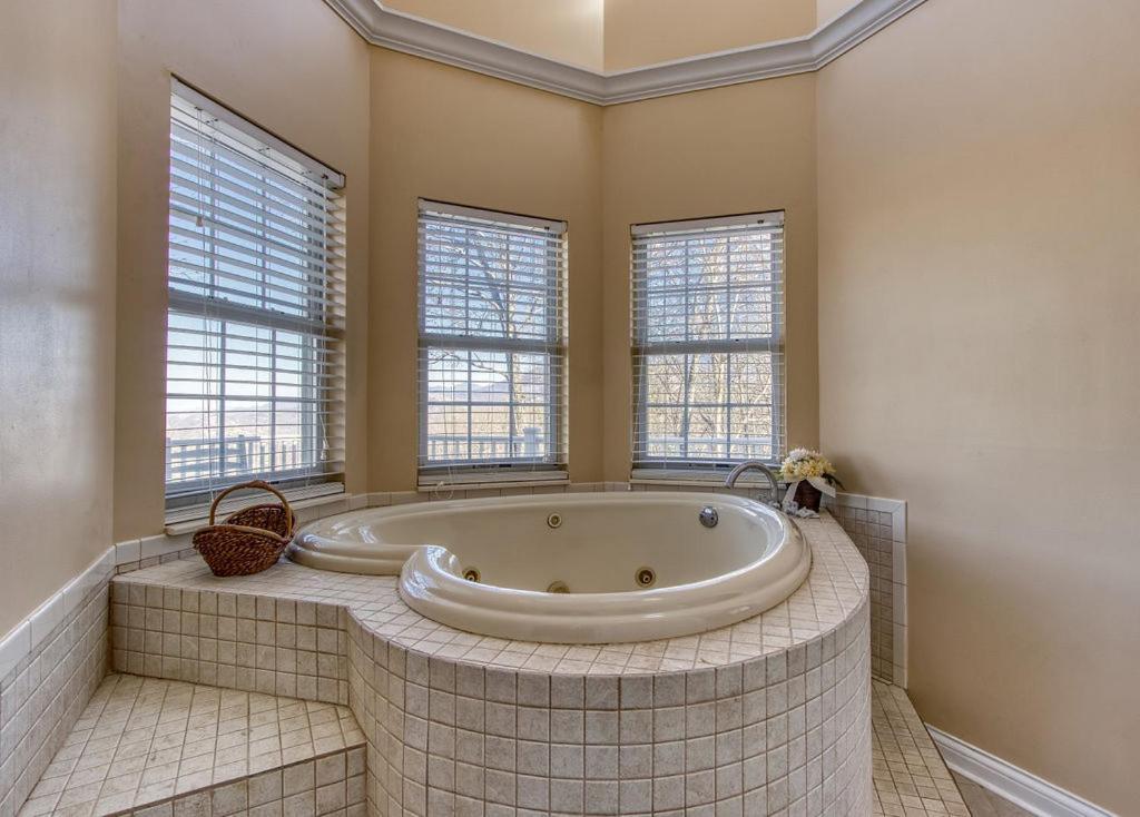 Ober Hideaway, Hot Tub, Wifi, 1089 Free Tickets Each Paid Day, Dollywood And More 개틀린버그 외부 사진